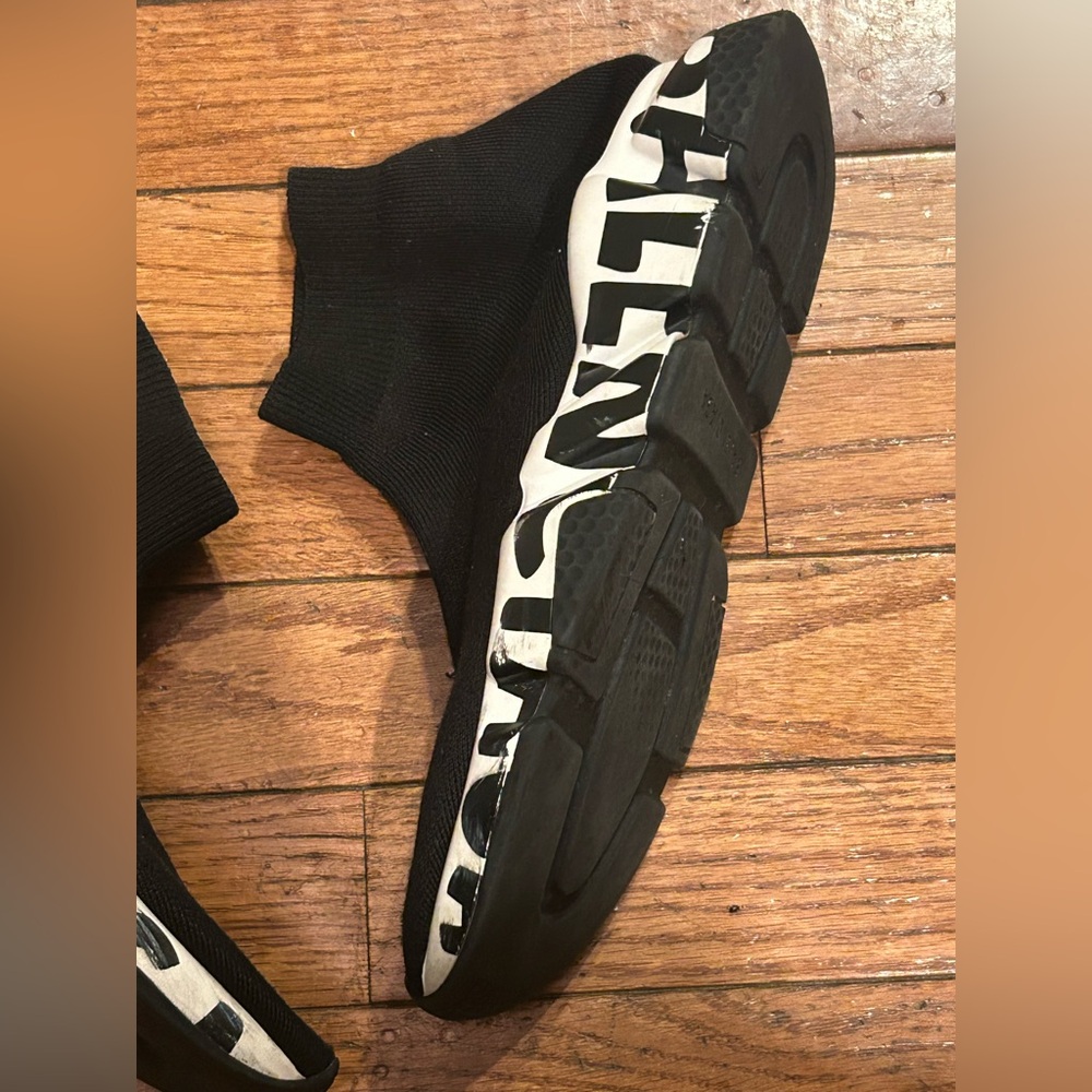 Balenciaga
Balenciaga Speed Graffiti Sneakers size 7 - Picture 4 of 9